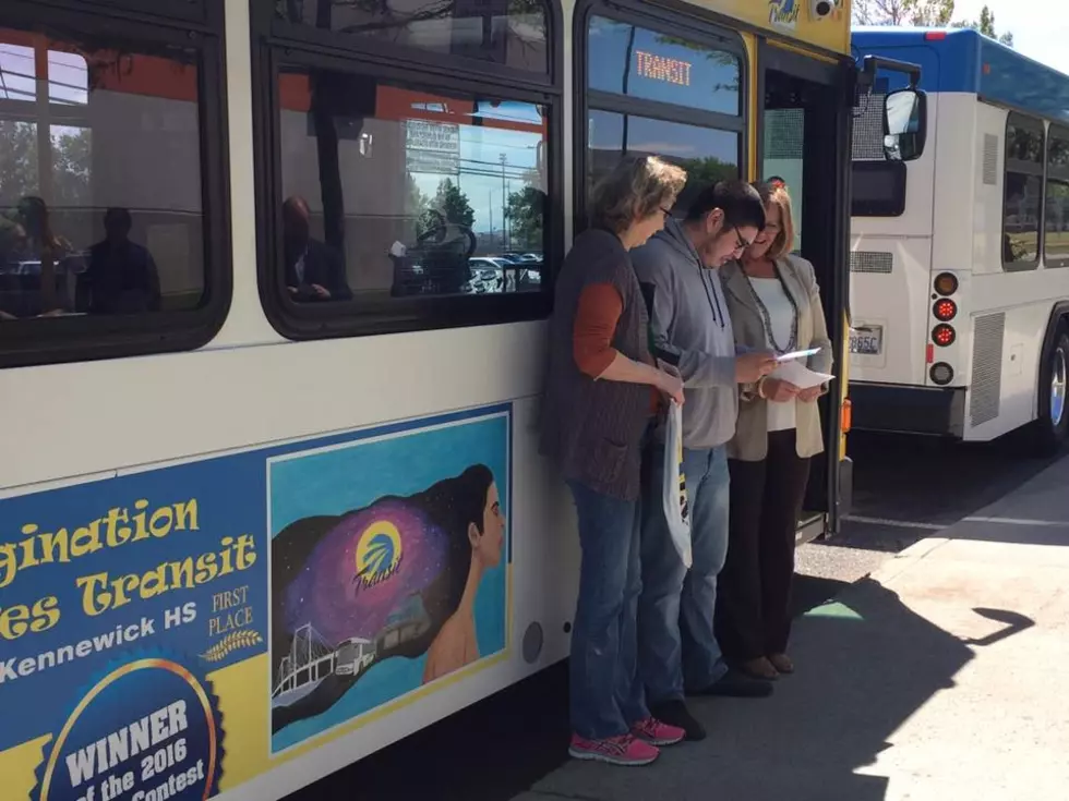 Kennewick students see their art on buses