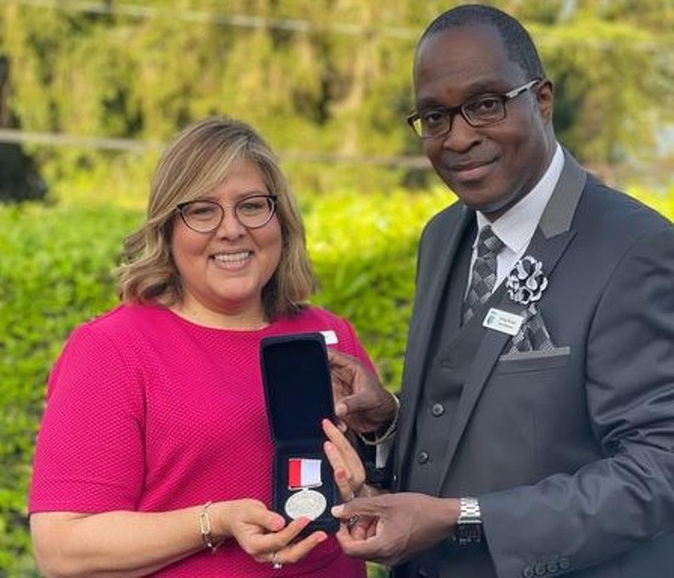 Pasco Mayor Receives Medal From Peru Consulate