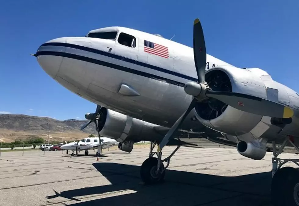 1944 Vintage DC-3 Arrives in Wenatchee for Aviation Days at Pangborn Airport
