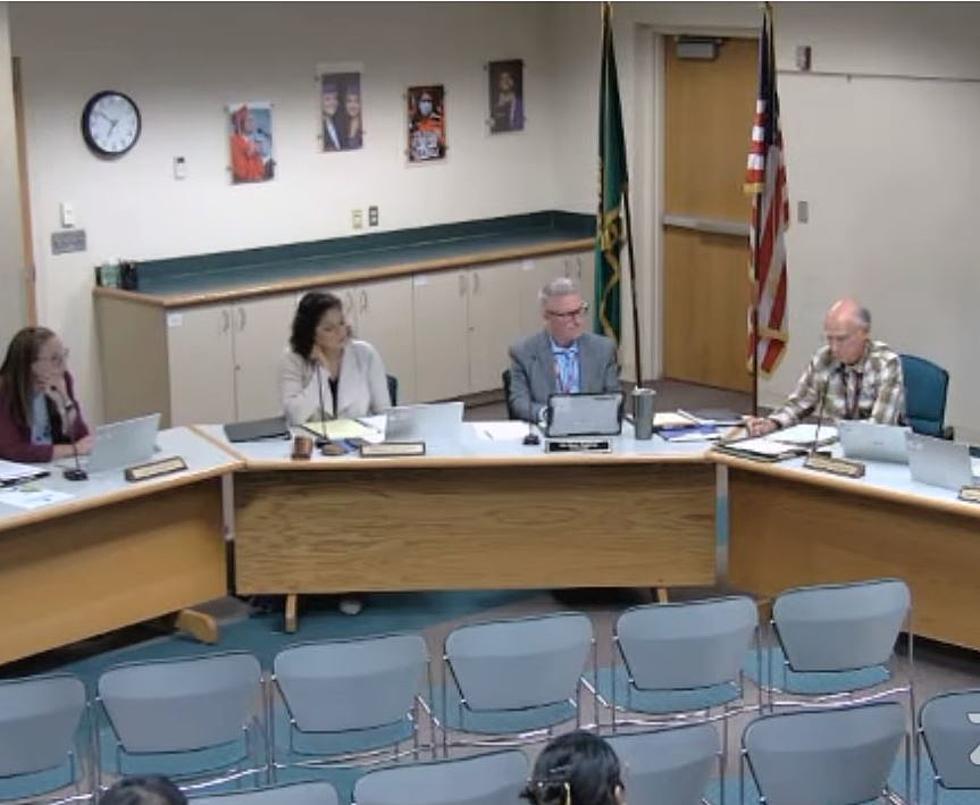 Wenatchee School Board Delays Decision Thomas Status As Member