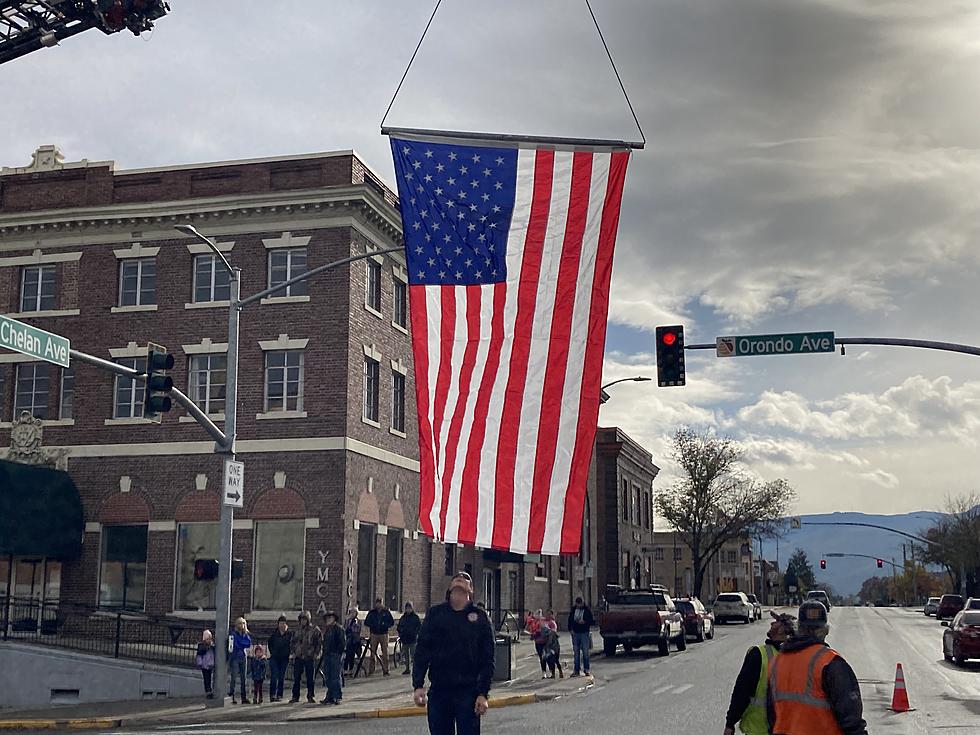Large Crowd Gathers For Veteran's Day Parade In Wenatchee