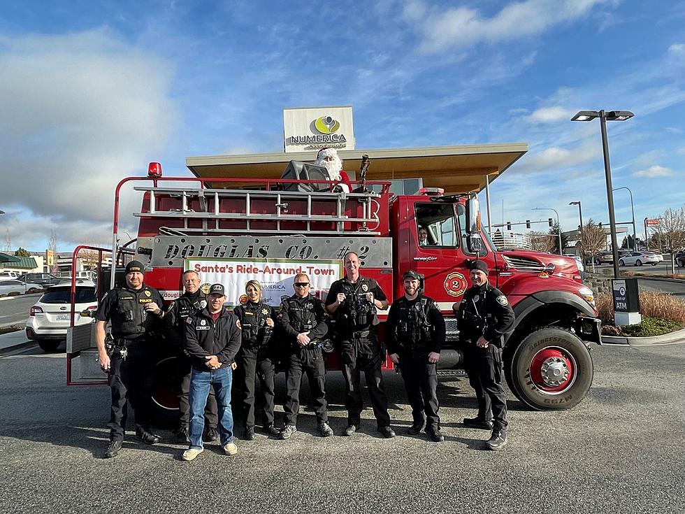 Santa Back to Visit East Wenatchee Neighborhoods on Fire truck
