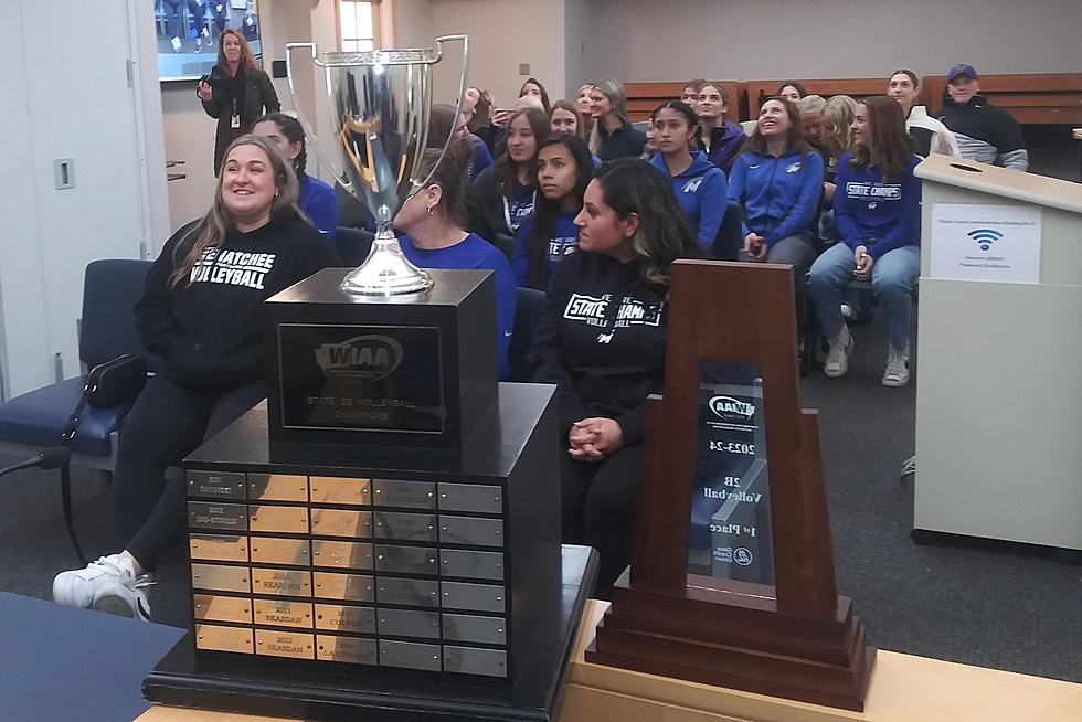 Chelan County Commissioners Honor State Champion Volleyball Teams