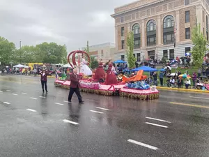 Thousands Endure Rain To See Apple Blossom Festival Grand Parade