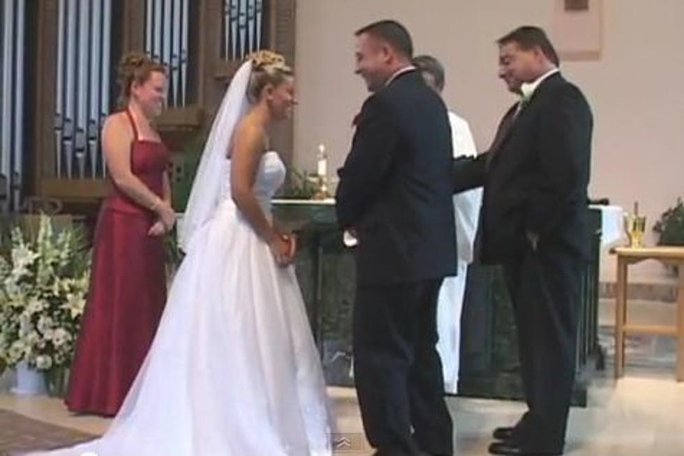 Best Man Loses Pants During Wedding, Groom Can’t Stop Laughing [VIDEO]