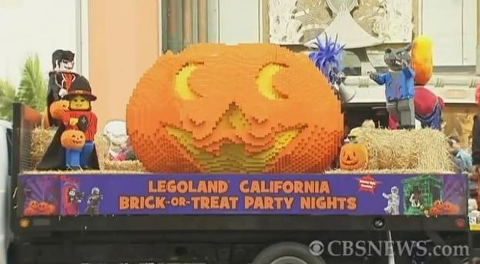 World&#8217;s Largest Halloween Lego Pumpkin [VIDEO]