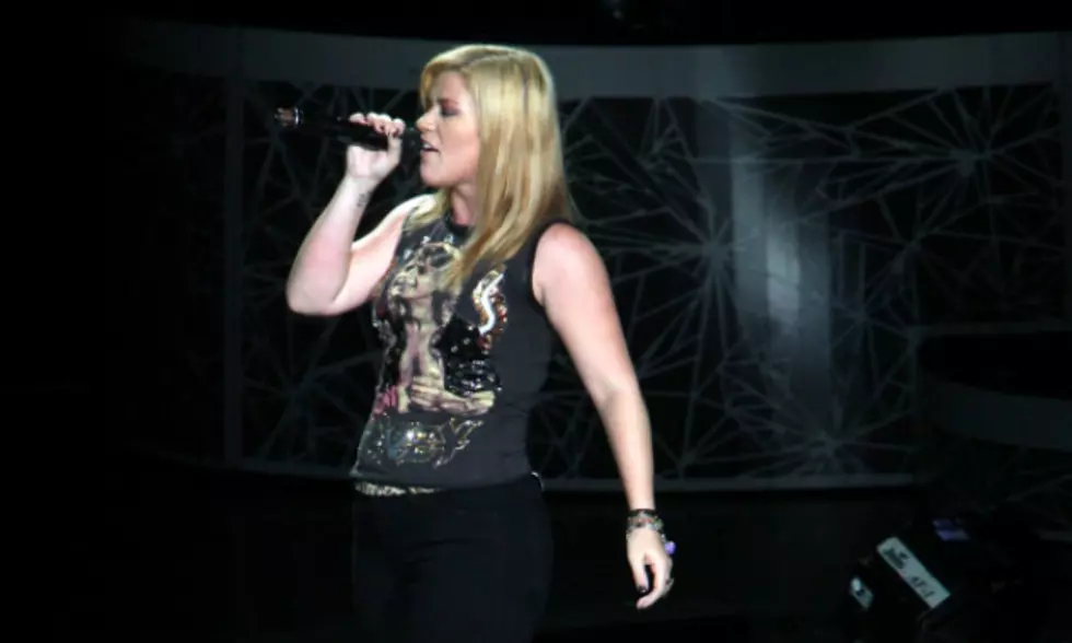 Kelly Clarkson ‘Greatest Hits’ Album Will Feature Duet With Vince Gill [VIDEO]