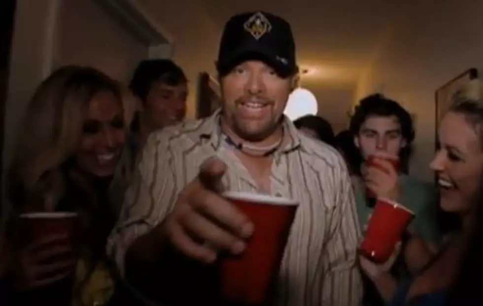 Toby Keith ‘Red Solo Cup’ Wins 2012 CMA Award for Music Video of the Year [VIDEO]