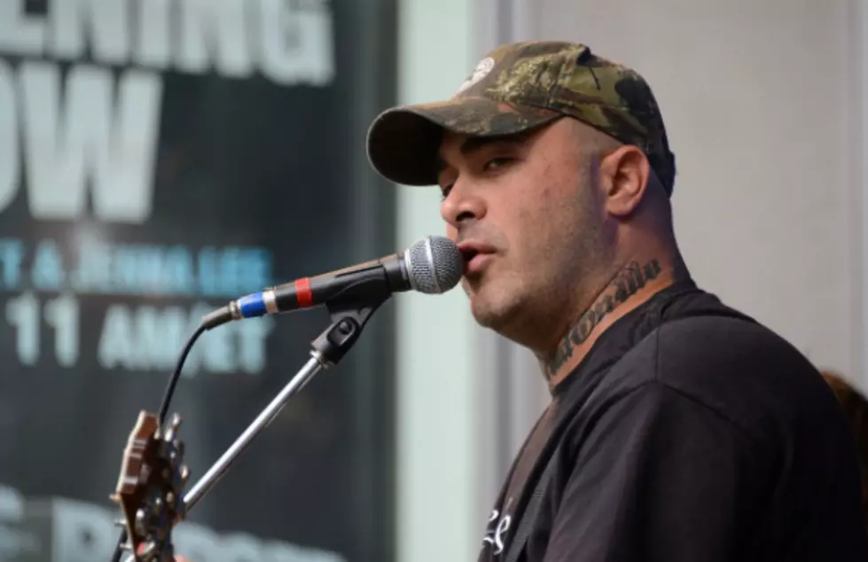 Watch Aaron Lewis Cover Rascal Flatts’ ‘What Hurts The Most’ [VIDEO]
