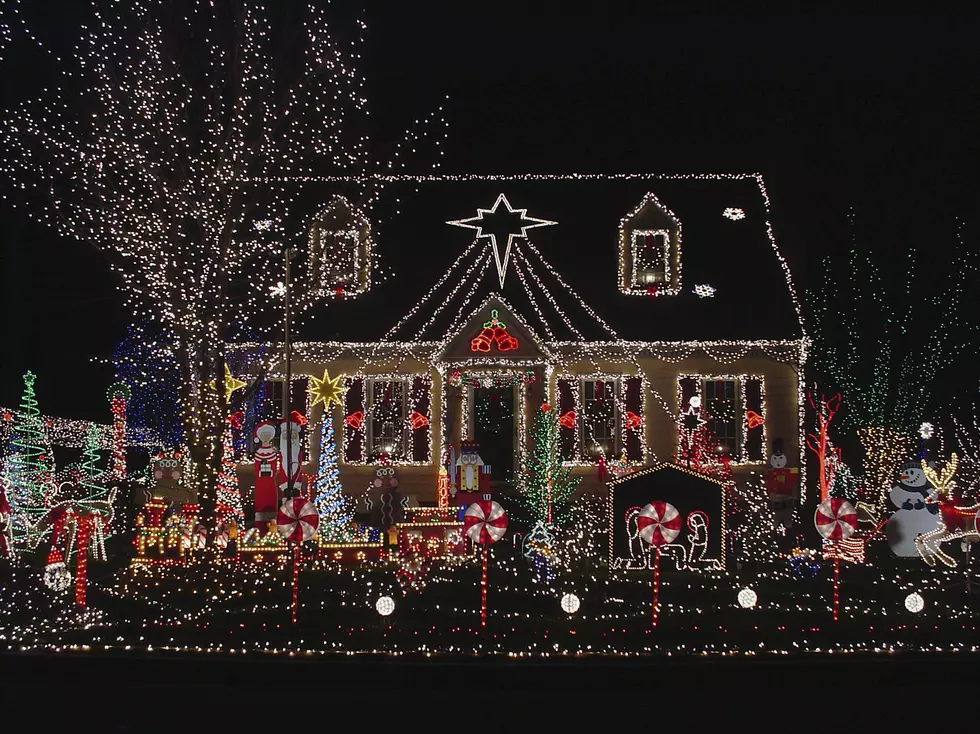 When Do Most People in Oklahoma Put Up Their Christmas Lights?