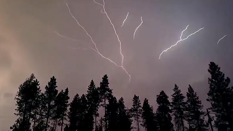 Watch 300 Million Volt Lightning Bolts Streak Across Oregon Sky