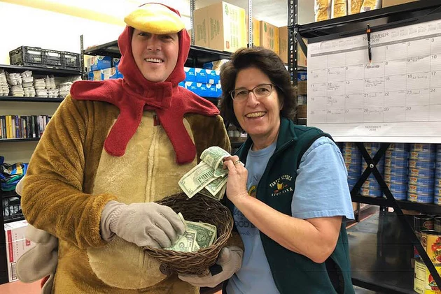 Dominic &#8216;Turkey Trots&#8217; Cash to Darby, Stevensville Food Banks