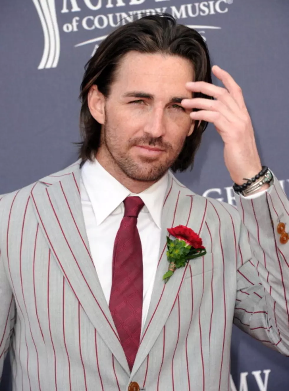 Jake Owen &#8216;Alone With You&#8217; Behinds The Scenes Look [VIDEO]