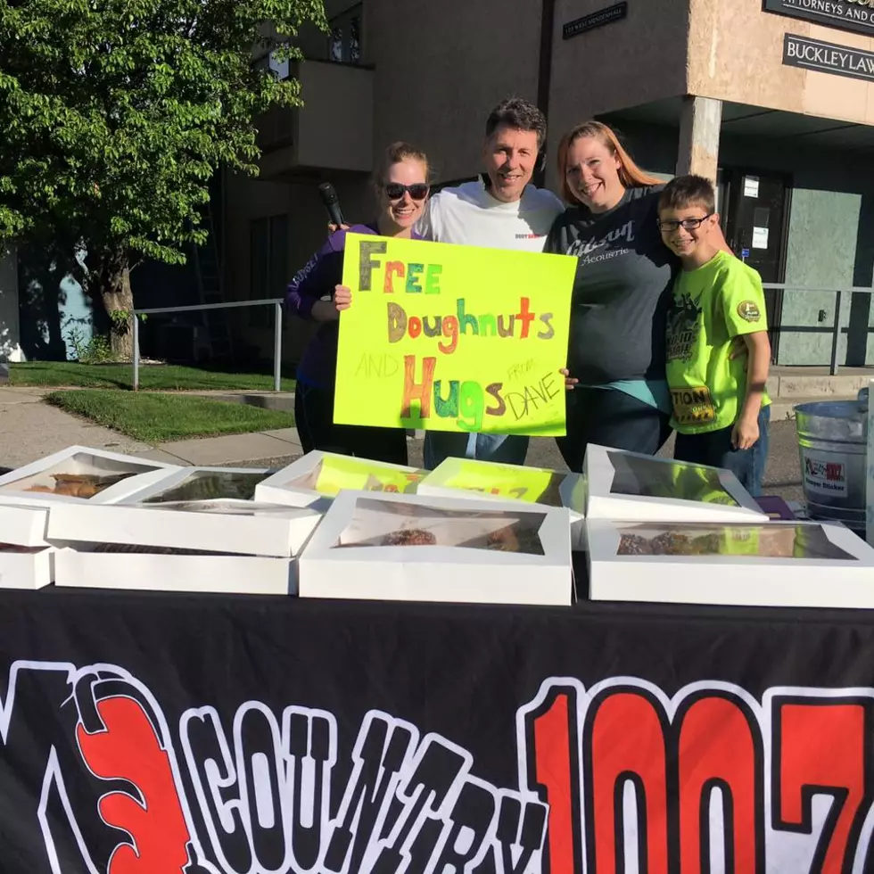 Dave & Amy Gave Away Donuts for National Donut Day [PHOTOS]