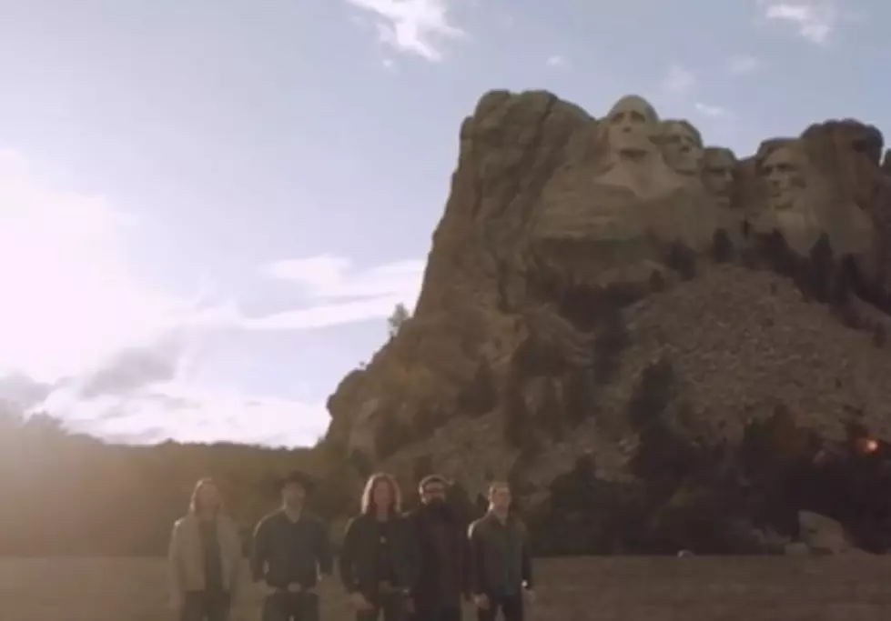 &#8216;God Bless the USA&#8217; A Cappella in Front of Mt. Rushmore