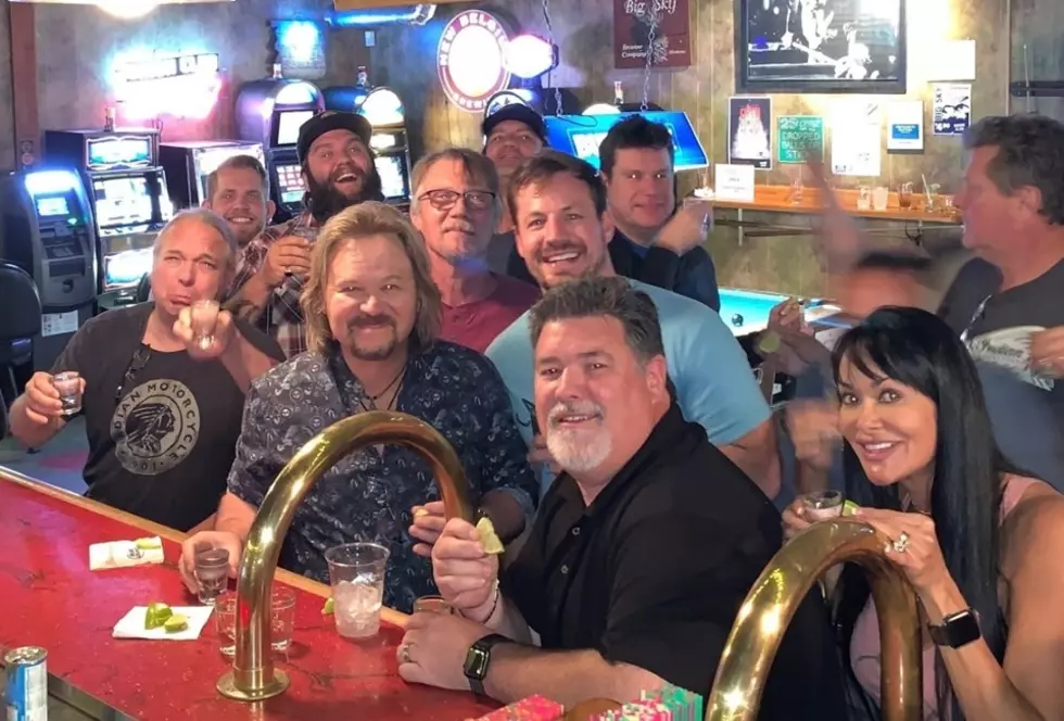 Country Music Legend Travis Tritt Mingles With Fans in Montana