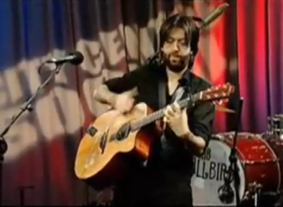 Jon Gomm Performs Amazing Guitar Technique [VIDEO]