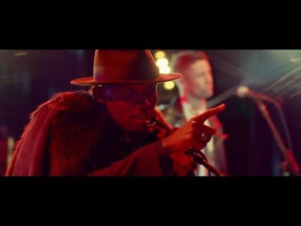 World Cup Budweiser &#8216;Paradise City&#8217; Ad, Complete With Axl Rose Cameo [VIDEO]