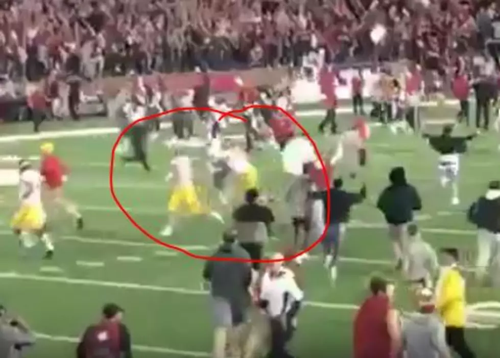 USC Player Lays Out Fan After Loss to Wazzu on Friday!