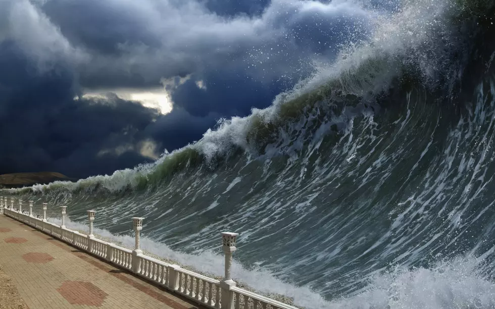 Video Shows How Quick a “Sneaker” Wave Can Hit Before You Know It