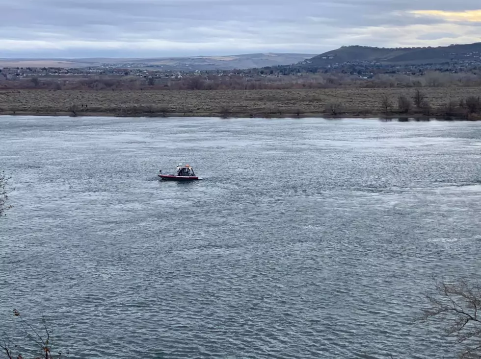 Kennewick Police and Pasco Fire Department Look For Bridge Jumper
