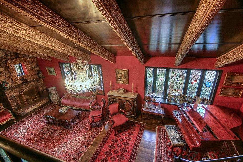 Unassuming Oregon House Looks Like an Elegant Movie Set Inside