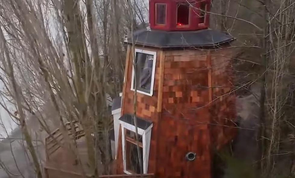 For Less Than $110,000, Washington Lighthouse Has Amazing Views of Seattle