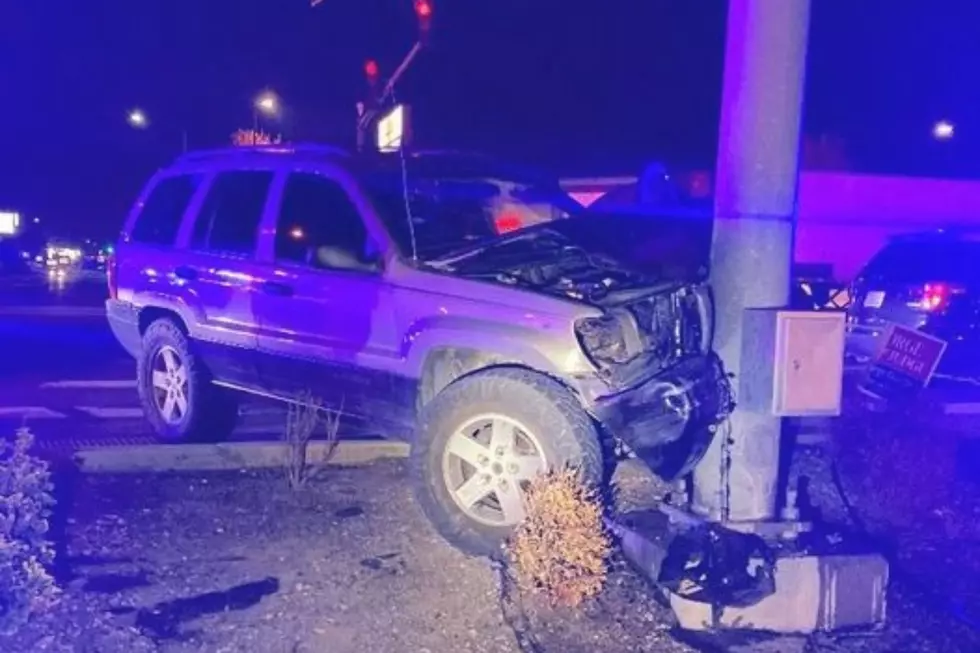 100-mph Chase Ends With Jeep Wrapped Around Kennewick Traffic Pole
