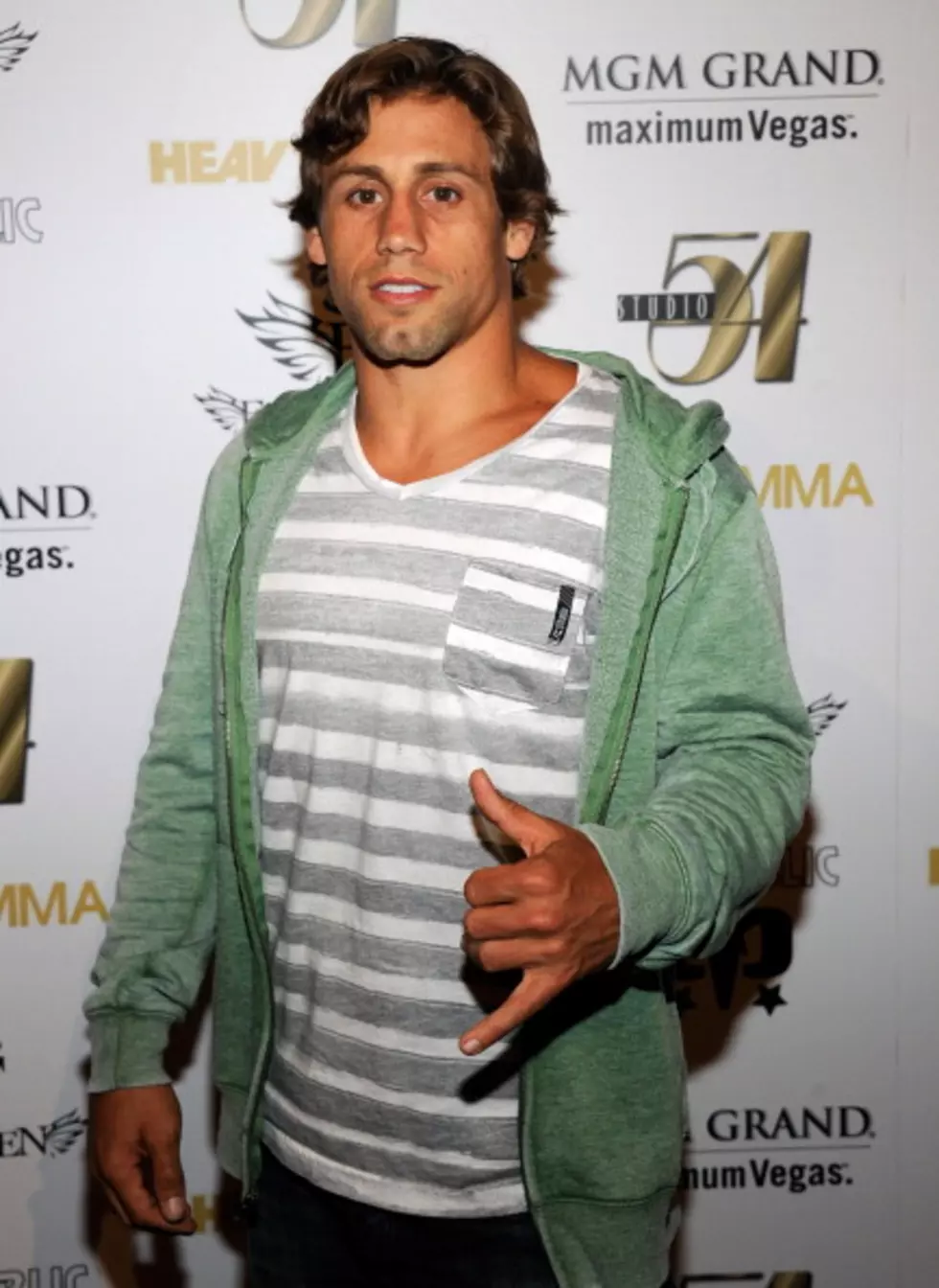 Urijah Faber Cuts Hair In Honor of Sister, A Warm Fuzzy Video