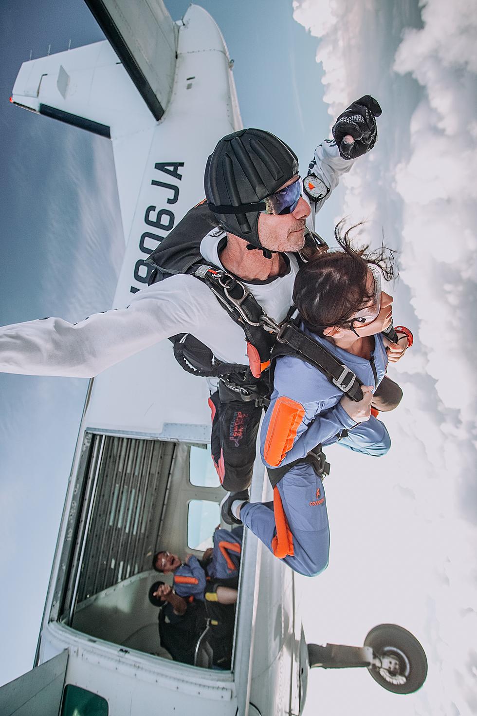World Record Skydives Naked From an Aeroplane