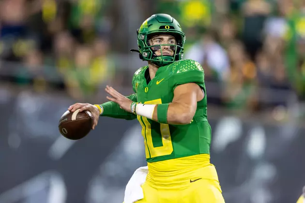 Well Damn, I Guess I Have to Like the Oregon Ducks Quarterback Now