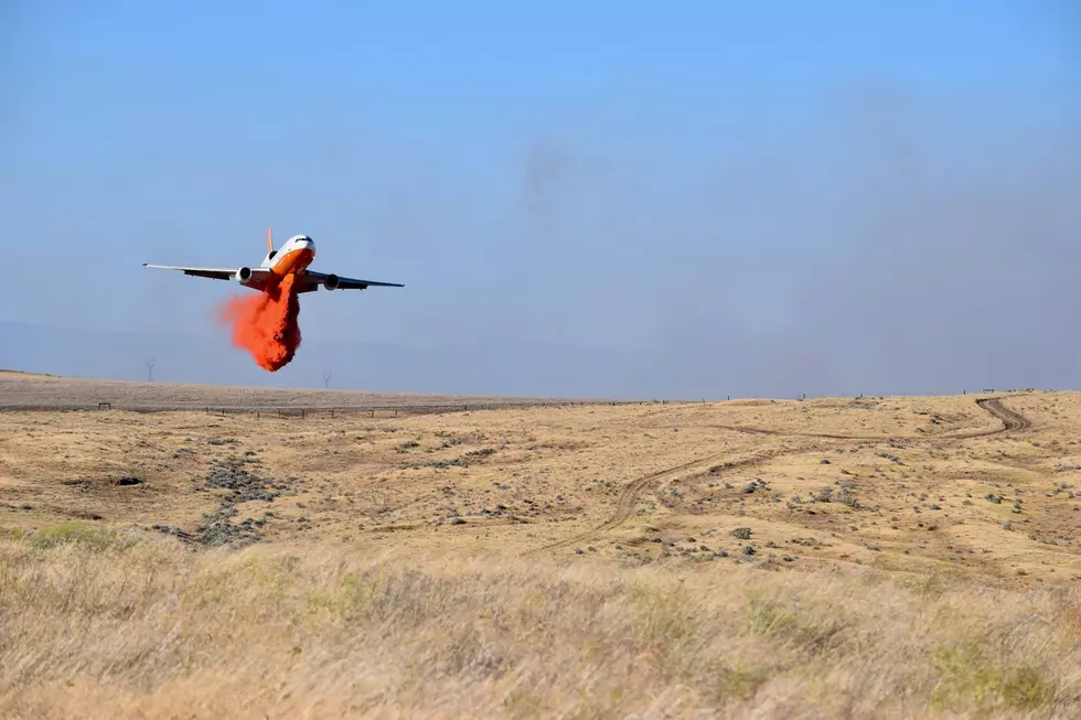 Amazing Images of Water Bomber at Oregon Substation Fire [GALLERY]