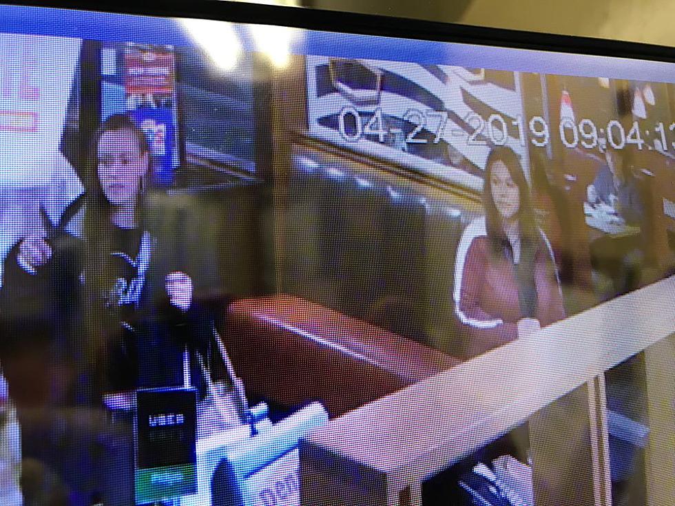 Dine and Dash Suspect Leaves Phone in Restaurant