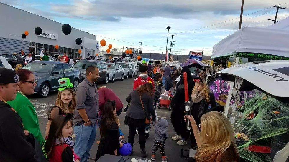 Getting Ready For Steve Hahn’s Trunk Or Treat In Yakima [VIDEO]