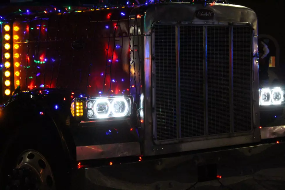 Selah leaves the lights on for annual holiday parade [PHOTOS]