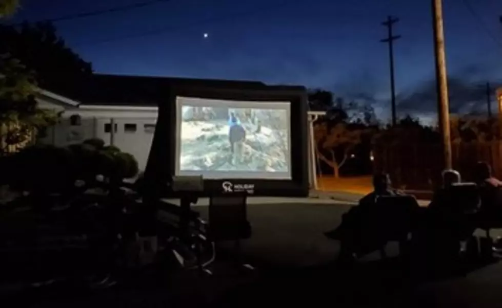 Yakima Couple Brings &#8216;Movies Under the Stars&#8217; Straight to You