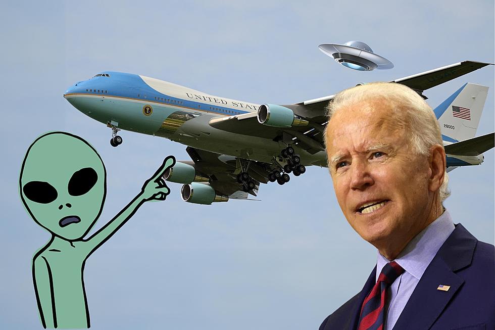 UFO Filmed Around Air Force One In California