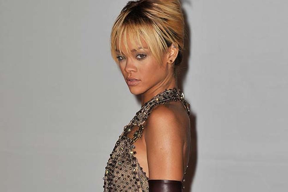 Rihanna to Launch Clothing Line
