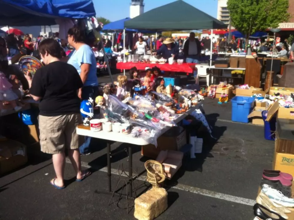 What to Look For at a Yard Sale