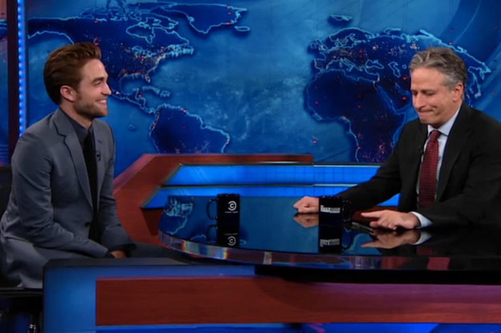 Robert Pattinson Makes His First Post-Breakup Appearance on ‘The Daily Show’