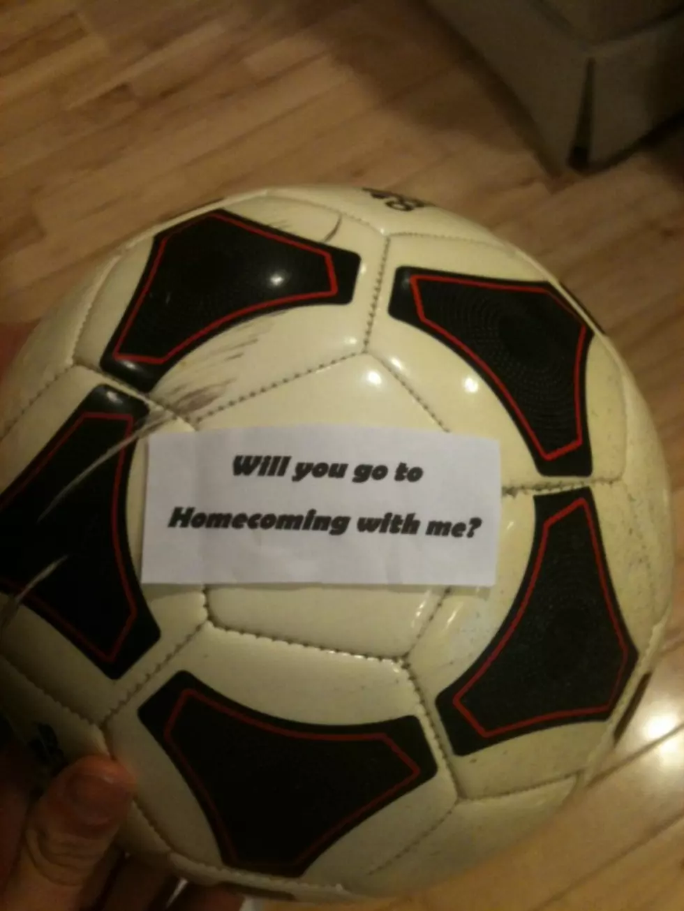 What are Some Creative Ways to Ask a Girl to Homecoming?