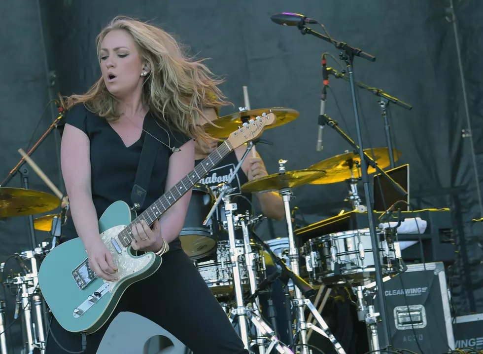 Clare Dunn Debuts Music Video for &#8216;Move On&#8217; [VIDEO]