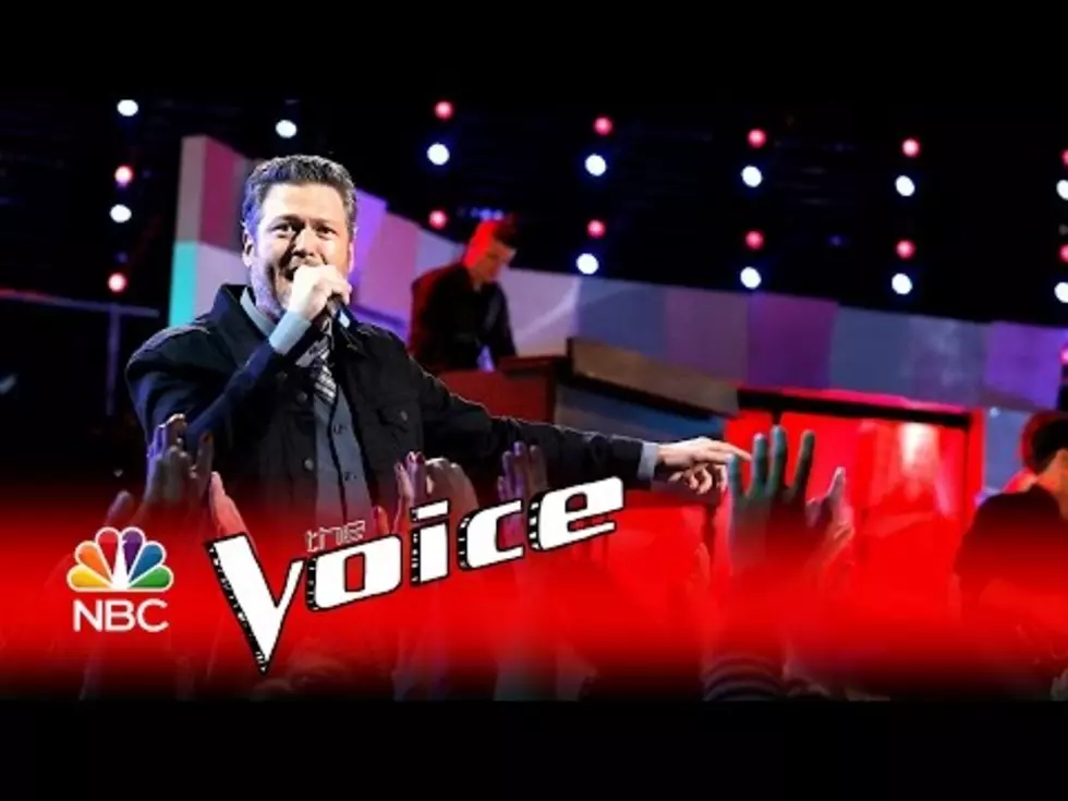 Blake Shelton Rocked &#8216;A Guy With A Girl&#8217; On The Voice &#8211; Gwen Is Lucky! [VIDEO]