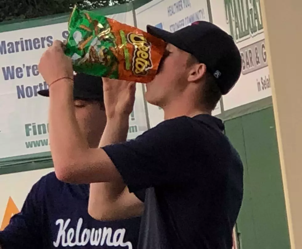 While Kelowna Munched, Pippins Crunched — This One’s in the Bag