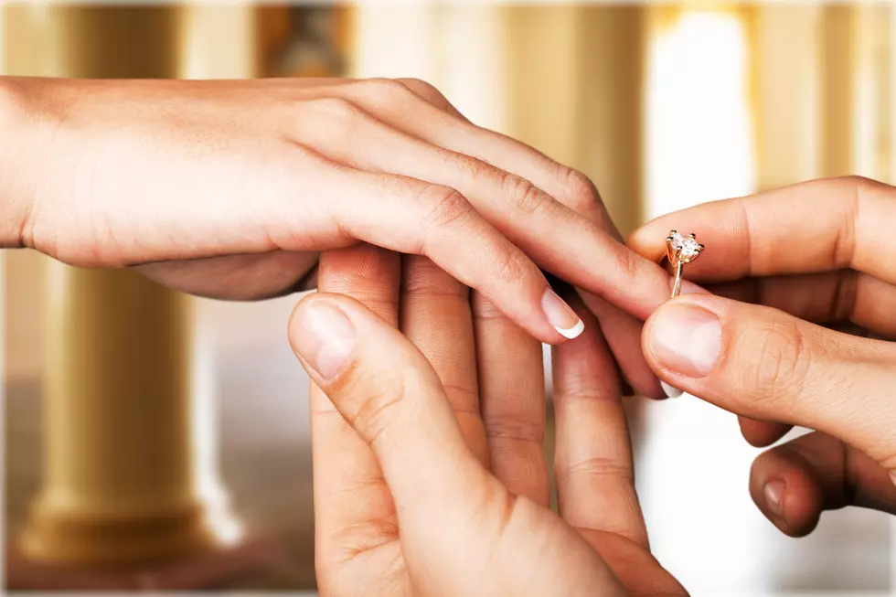 Romantic Or Indecisive? This Guy Proposed To His Girlfriend With Six Rings