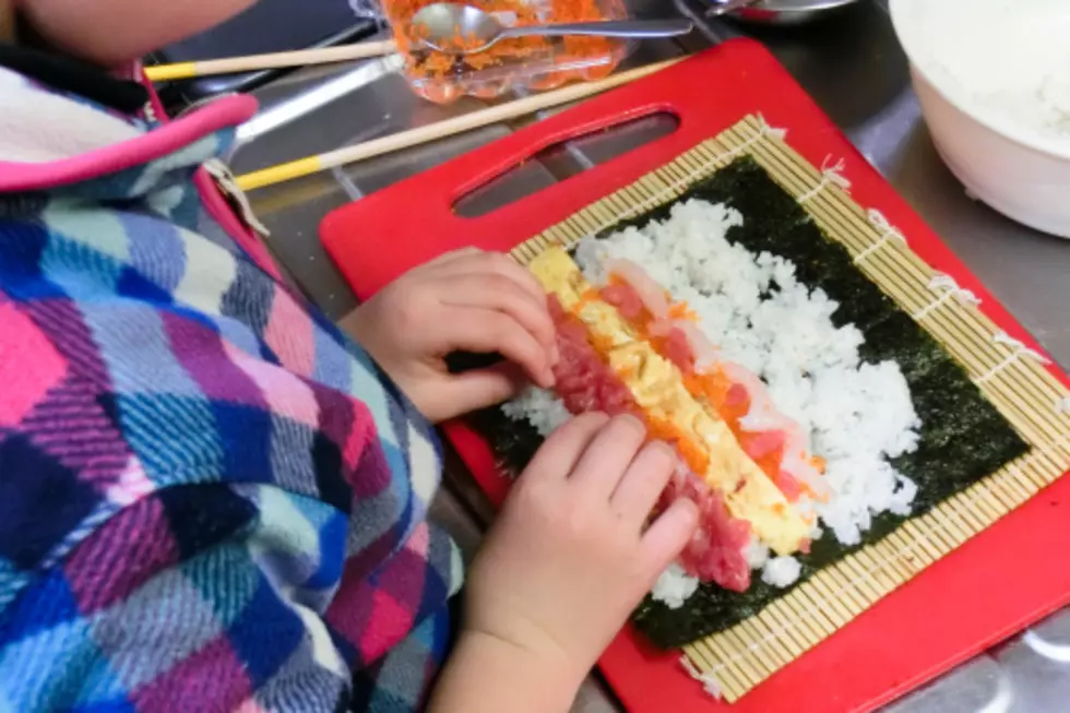 Learn How to Roll Sushi Thanks to Seven Sushi