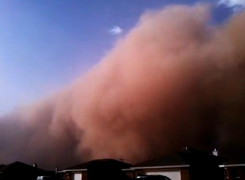 Huge Dust Storm Rolls Through Lubbock [VIDEO]