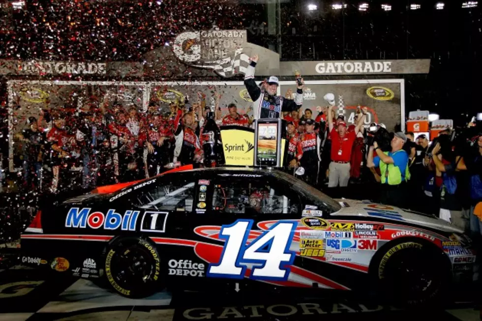 NASCAR &#8211; Tony Stewart Wins Wild Night Race at Daytona [PICTURES]