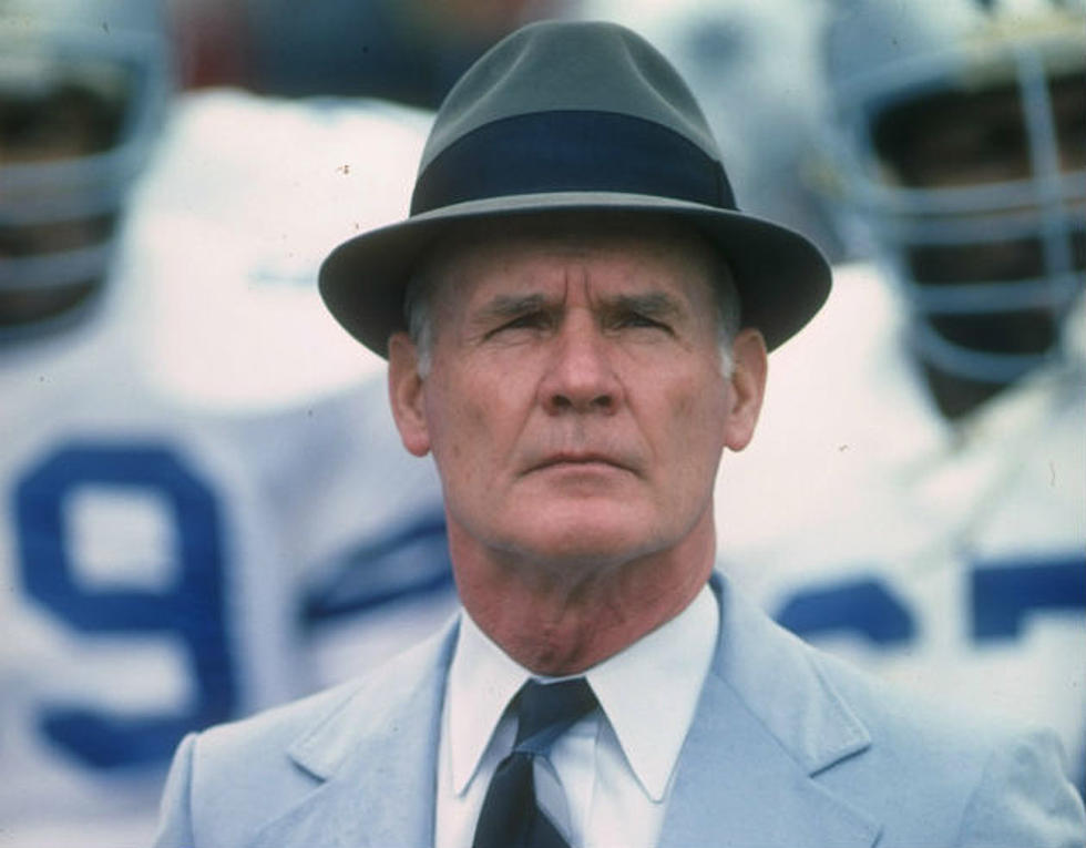 Dallas Cowboys Honor Legendary Coach With ‘Landry Shift’