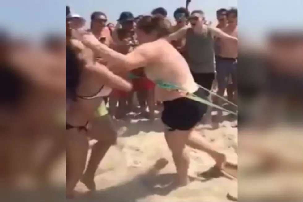 Chick Loses Her Top During a Fight at the Beach